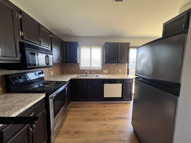 Photo - 01050 - Ardmore 2610-2612 Unit 2612 Ardmore SE