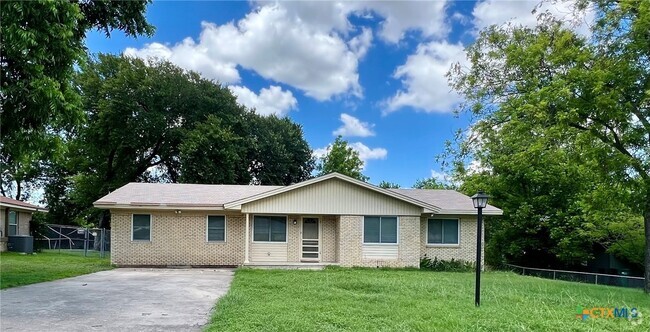 Building Photo - 107 W Mockingbird Ln Rental