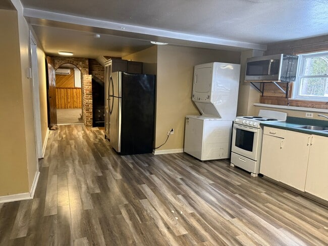 Photo - 100 Green Lake Cres Unit Spacious Bright Basement