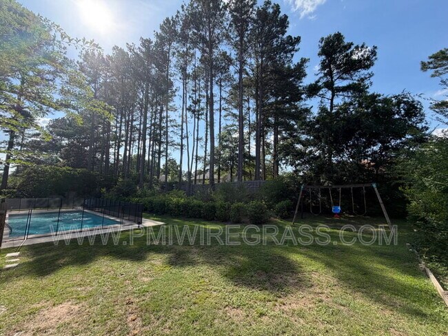 Photo - 201 Piccadilly Ln