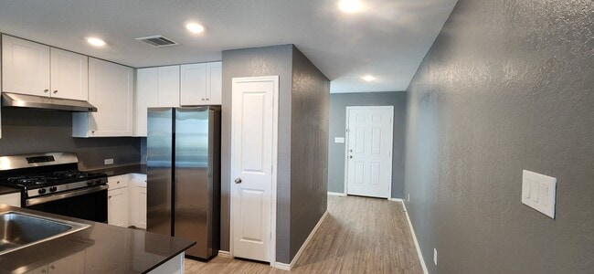 Photo - 4-bed, 2-bath gem in Hidden Trails- Bulverde TX- 4/2/2-6013 Companion Loop