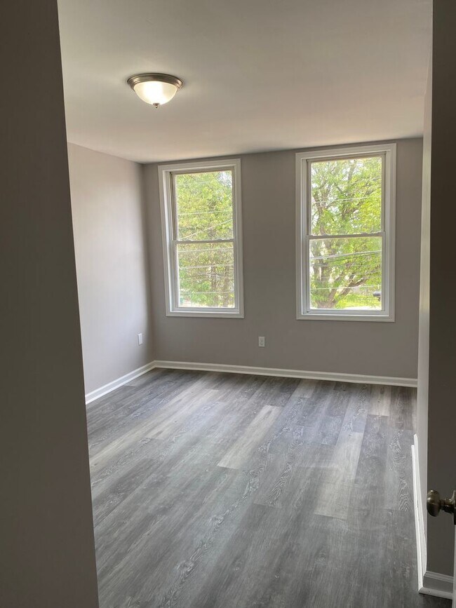 Immediately available Rental For Rent in Covington, KY