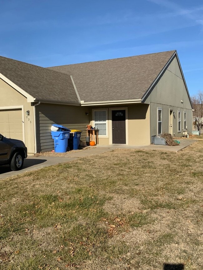 Building Photo - 835-835 Northstar Ct Unit 835