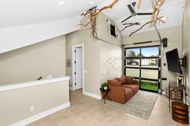 Photo - 776 E Argyle Ave Unidad ID1312347P