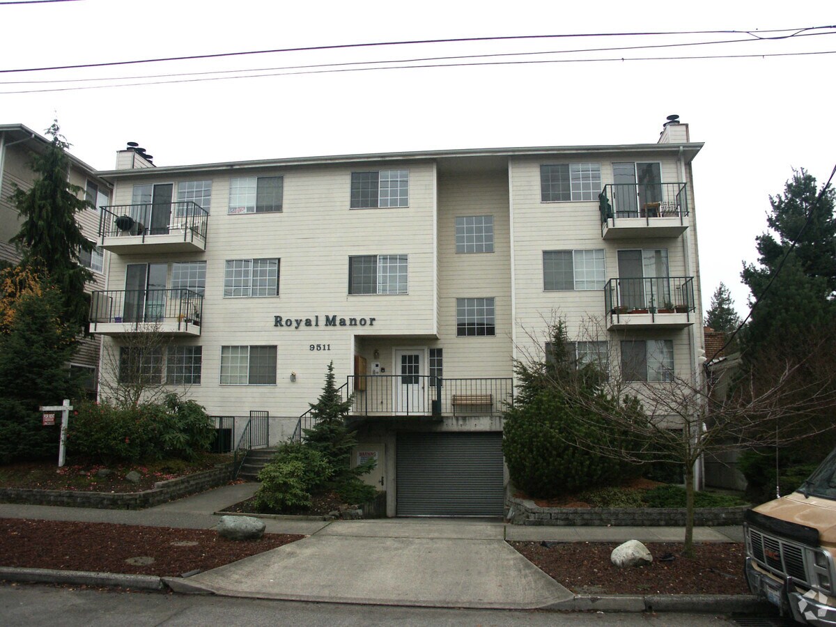 Royal Manor Apartments - Royal Manor Apartments