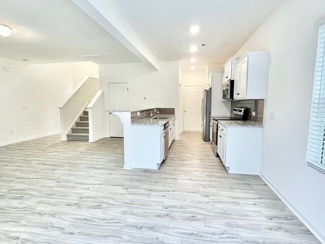 Photo - 3br 2.5 ba Paired Home near shopping, I-77 & I-40 Ready July 17th!