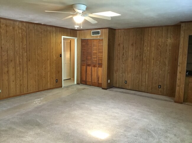 Great room with wet bar - 2702 Madrid Dr