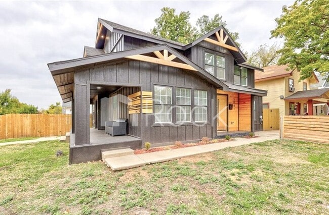 Photo - 4 Bedroom Home with 2.5 Bathrooms on a Corner Lot near Plaza District