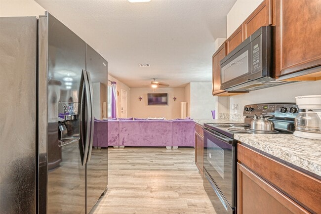 Photo - 9722 Cargill St