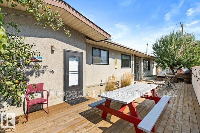 Photo - 8007-8128 128 Ave NW