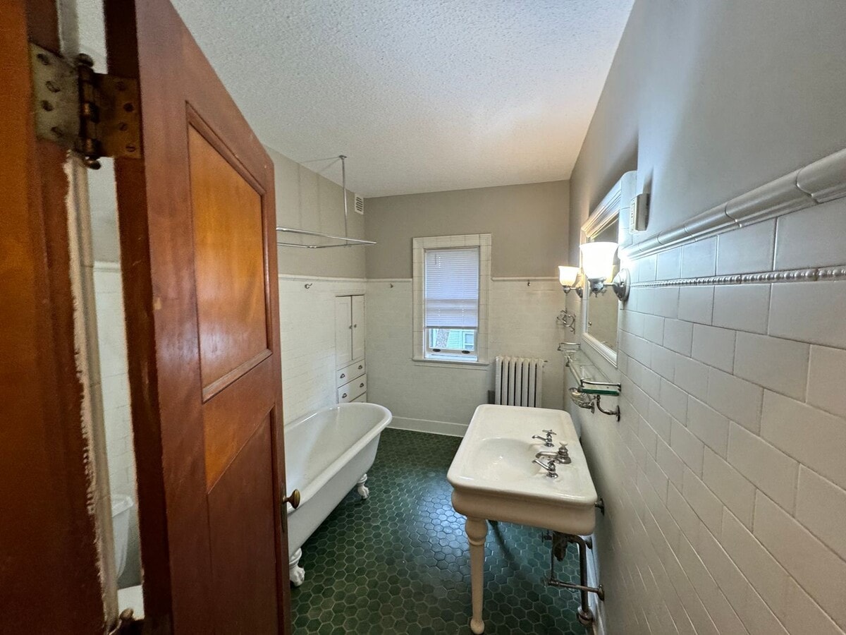 Photo - AVAILABLE AUGUST - Electric Included in Rent! Unit 2B