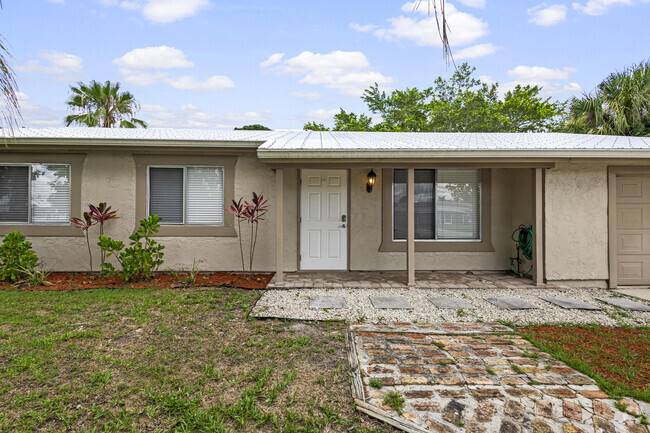 Building Photo - 766 SW Belmont Cir Rental
