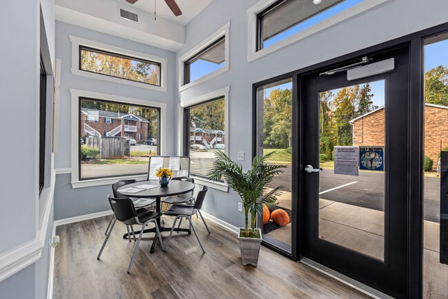 Photo - Holly Leaf Apartments