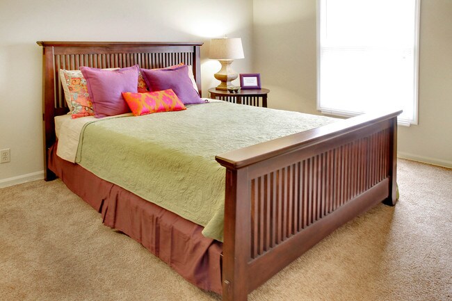 Large Bedrooms - Colonial Park Townhomes