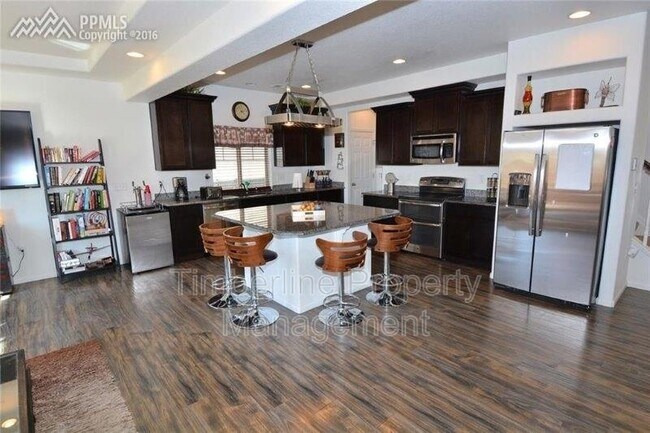 8075 Longleaf Ln