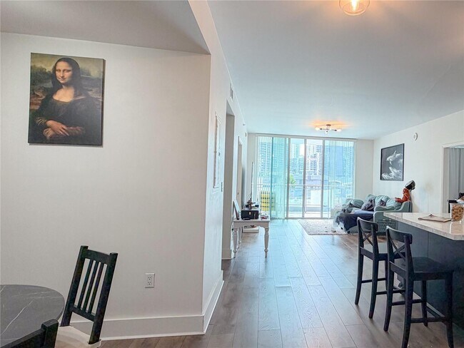 Photo - 90 SW 3rd St Unidad 1116