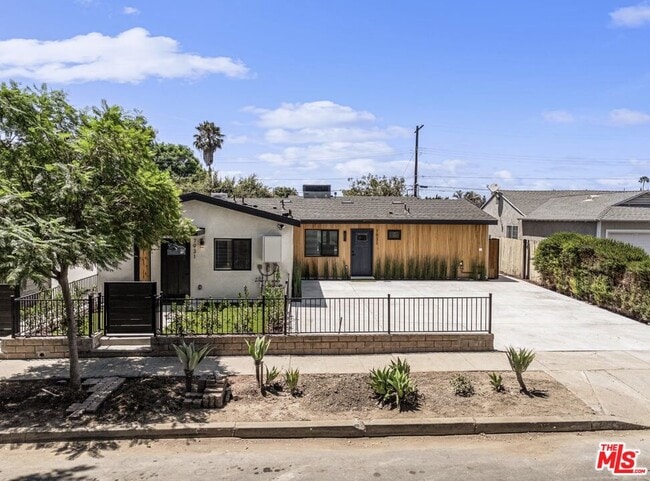 Photo - 7931 Zelzah Ave