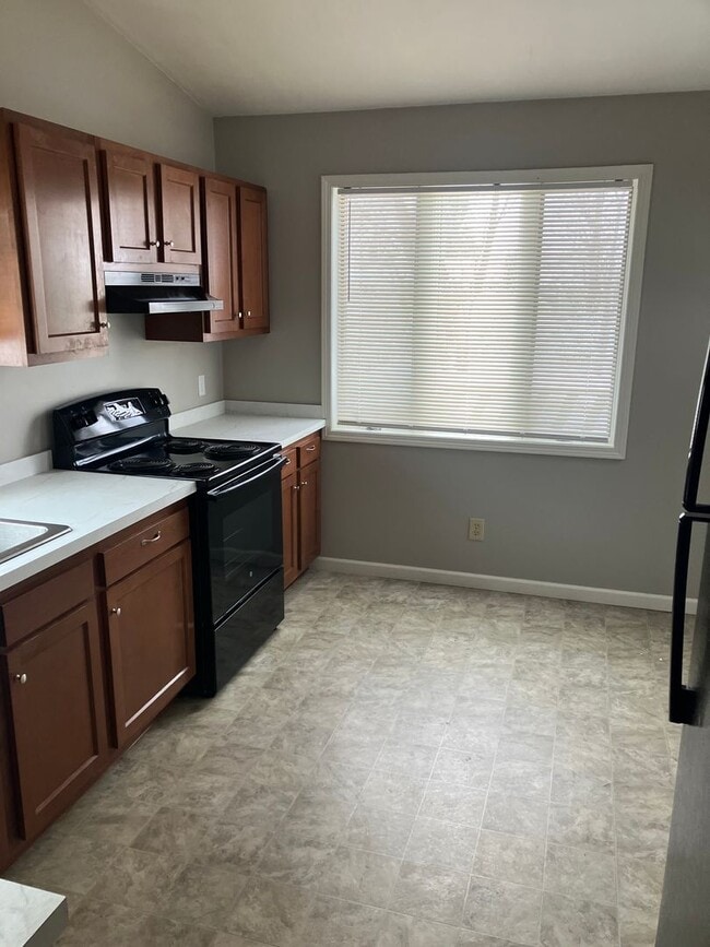 Photo - Spacious Mattydale 4 bed 1.5 bath home