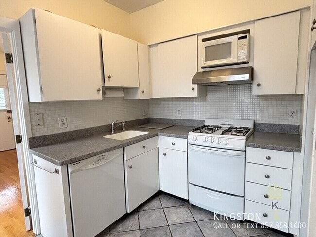 Building Photo - 120A Sutherland Rd Unit 11R