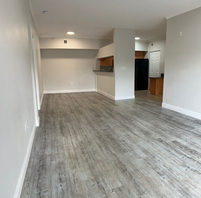 Photo - !! VERY LARGE 2x2 BEDROOM APARTMENT !! Up ... Unit 10166-C2 - Bostonian