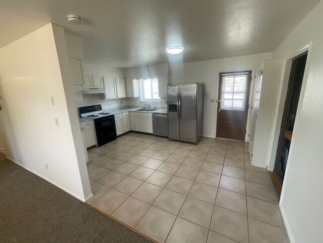 Photo - 154 S Los Pinos Dr