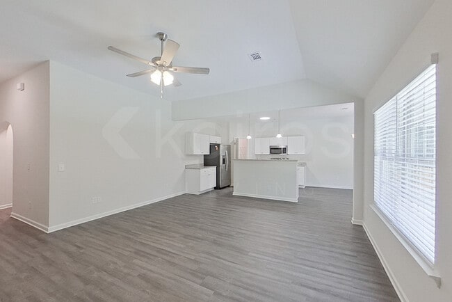 Photo - 111 Live Oak Dr