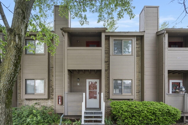 Building Photo - 1707 E Walnut Lawn St Rental