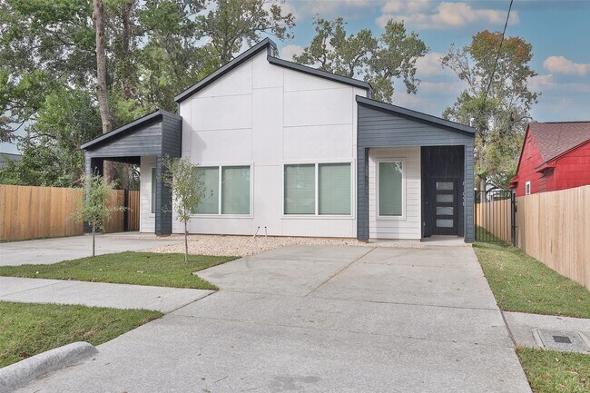 Photo - 8109 Bigwood St