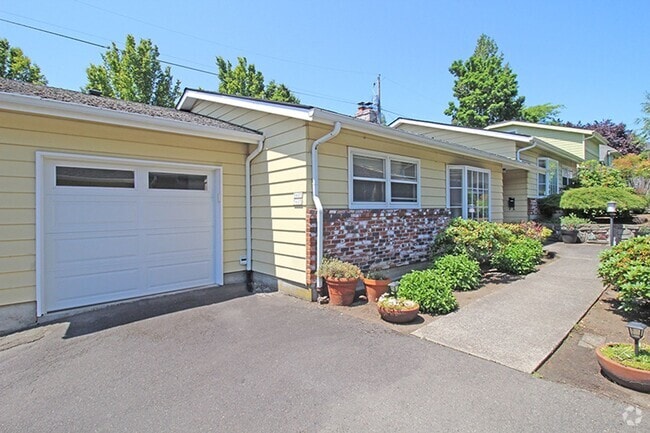 Building Photo - 5603-5617 NE Everett St Rental