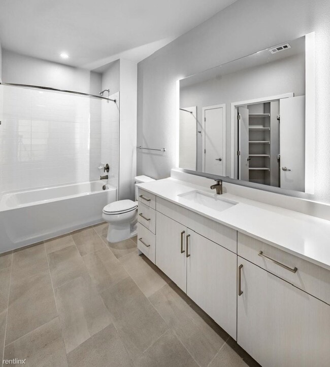 Photo - 2 br, 2 bath Condo - 1017 W University Ave