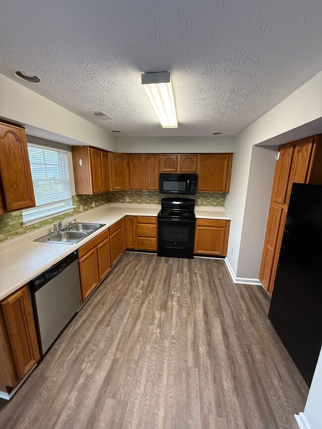 Photo - 223 Tanbark Dr