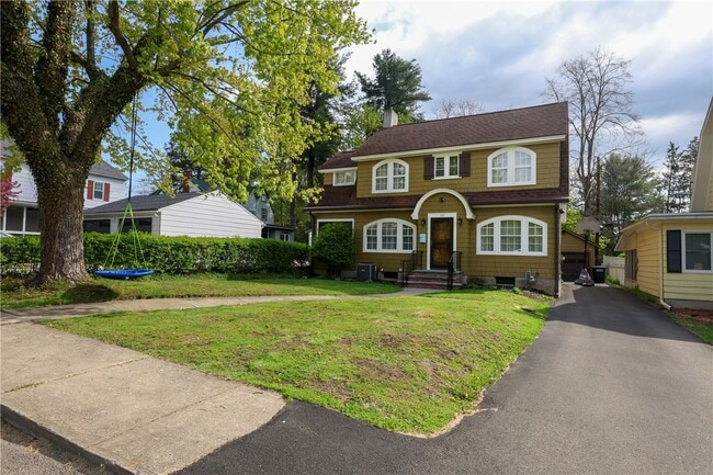 Building Photo - 98 Sunnyside Dr