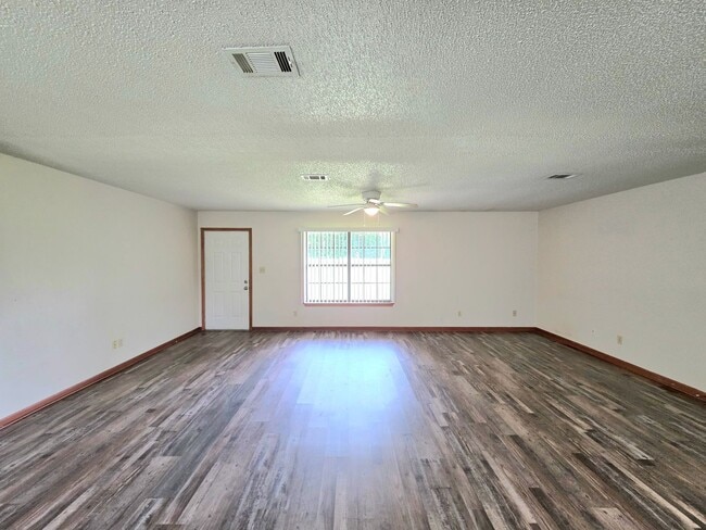 Photo - 733 Neal Rd