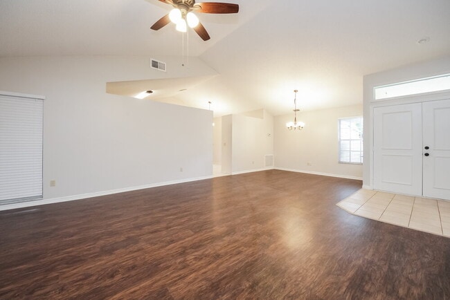 Photo - 711 White River Dr