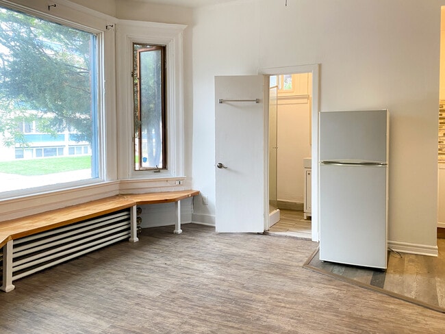 Building Photo - 301 Rue Wilbrod St Unit 1