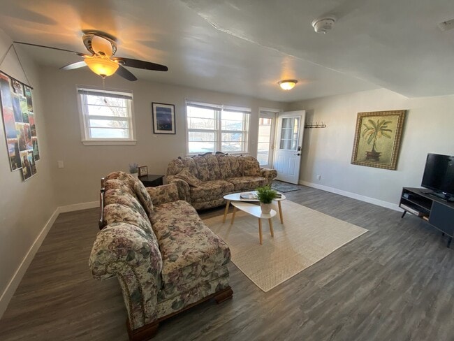 Photo - 631 Saint James St