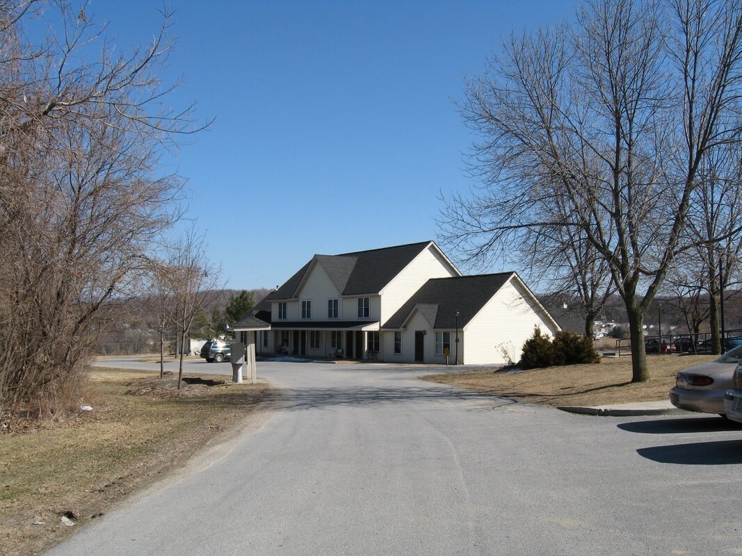 Creekside Apartments - Creekside Apartments