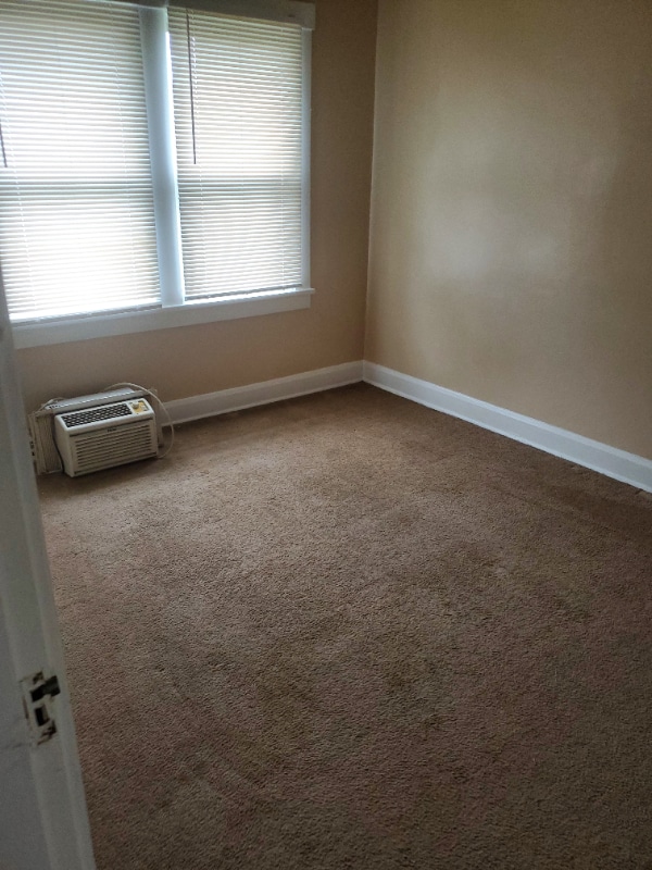 Photo - 829 Vankirk St