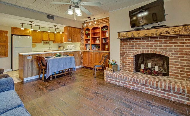 Building Photo - 1081 Cove Rd Unit 1014