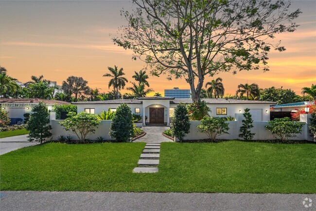 Building Photo - 2600 Yacht Club Blvd Rental