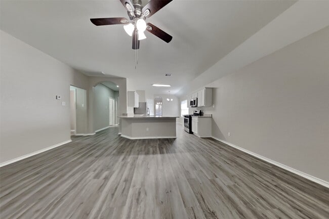 Photo - 22003 Avonglen Ln