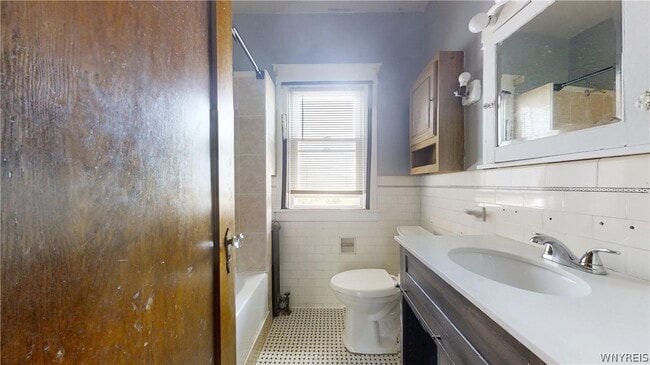 Building Photo - 425 Johnson St
