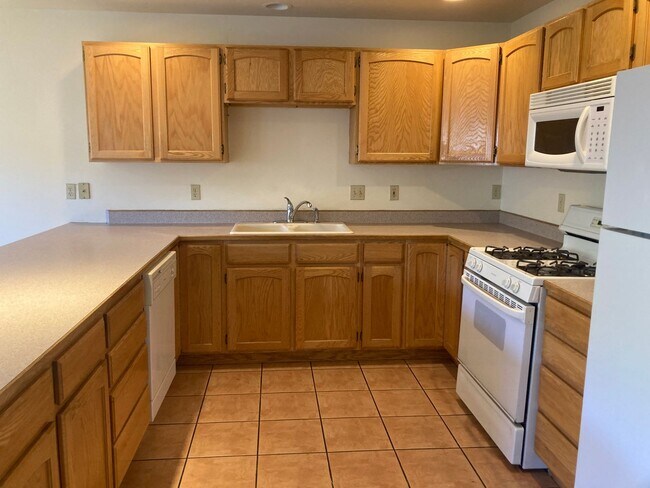 Photo - Beautiful & Spacious 2-Bedroom, 3-Bath Tow...