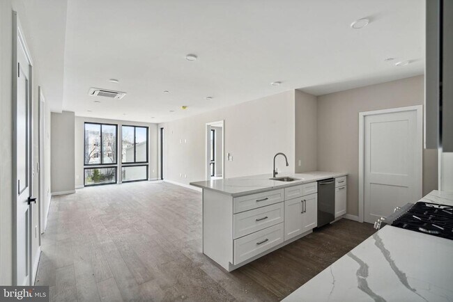 Photo - 1648 Ridge Ave Unit 401