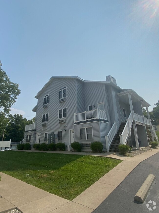 Building Photo - Coming Soon Unit 318 E Davis St D Rental