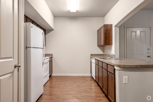 1BR, 1BA - 746SF - Kitchen