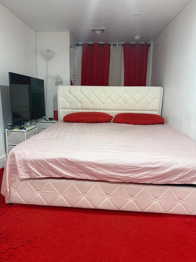 Photo - 1116 W 32nd St