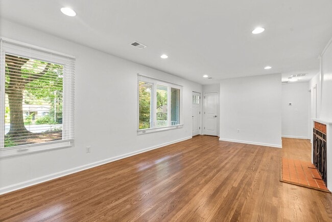 Photo - 3BR/4BA - Silver Spring Rambler on Quiet Cul-de-Sac Near Sligo Creek Park