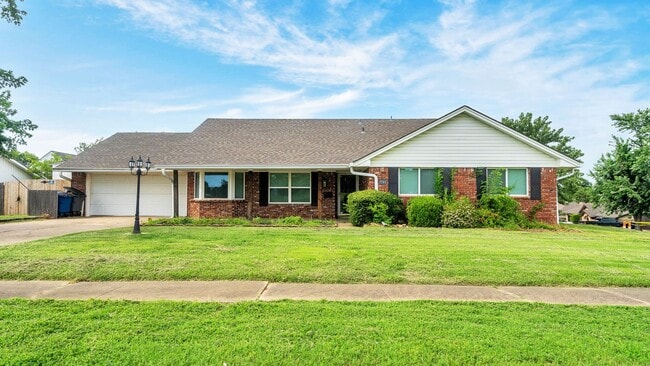 Building Photo - Midtown Tulsa | 3 Bed | 2 Bath |