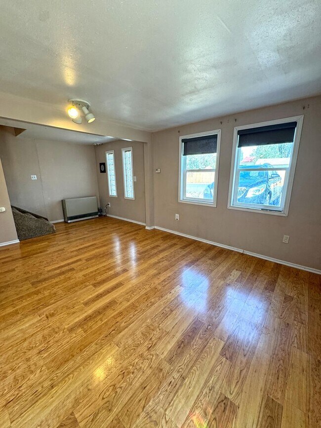 Photo - End unit-1 Bedroom/1 Bath